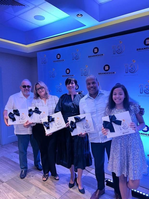 José Lagares, Guadalupe Valenzuela, Darlina Reynoso, Bacilio Valenzuela y Juliette Valenzuela.