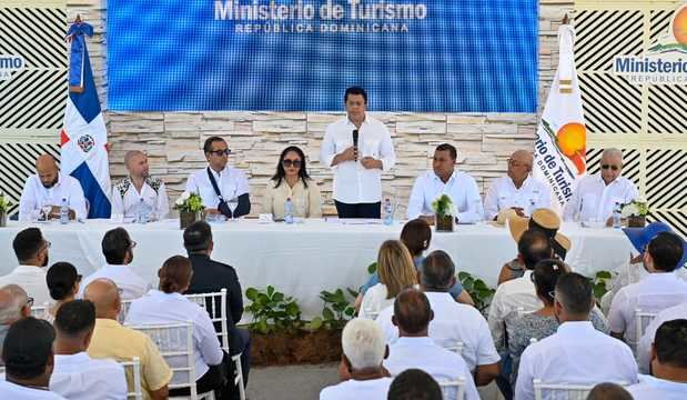 Ministro de Turismo, David Collado se dirige a los presentes. 