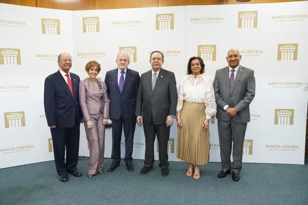 José Alcántara Almánzar, Edith Hernández, Segundo Imbert Brugal, Héctor Valdez Albizu, Fior D´Aliza Martínez de Valdez y Ervin Novas Bello.