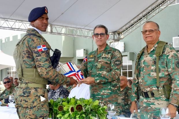 Ejército realiza graduación y lanzamiento del 2do. Batallón de Policía Militar en Santiago.