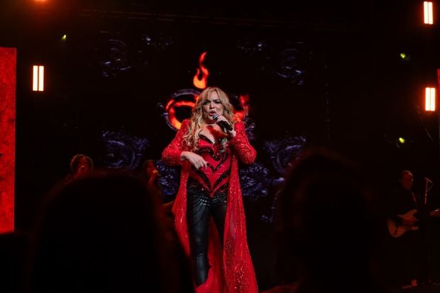Ednita Nazario, la reina agradecida en laureado concierto en el Teatro Nacional.