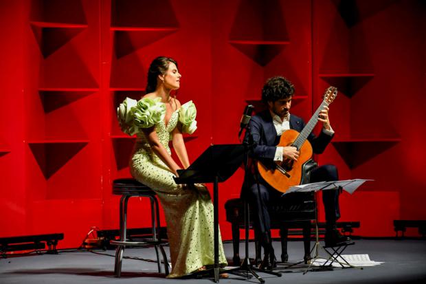 La soprano Serena Sáenz y el guitarrista Pablo Sainz-Villegas deslumbraron con el recital “Romance español”