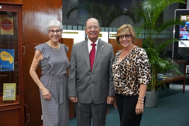 Floriana Piña Ortega, José Alcántara Almánzar y Marisun Ortega Jiménez.