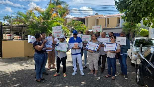 Propietario de Clínica Veterinaria desafía leyes y Junta de Vecinos Ciudad Moderna. 