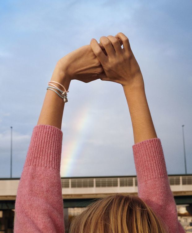 Louis Vuitton agrega cuatro nuevos colores de las pulseras Silver Lockit y lanza su primer Doudou Louis.