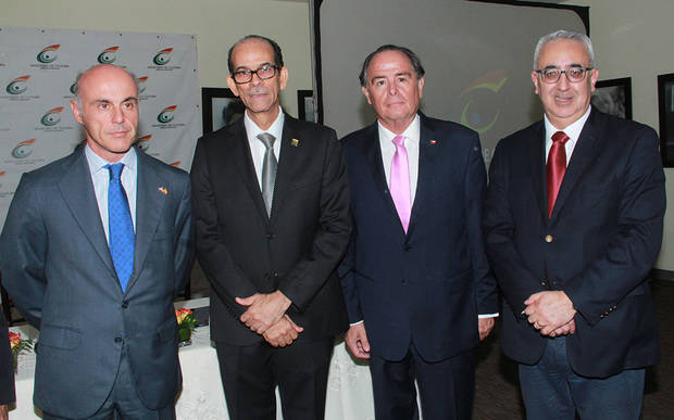 Viceministro de Cultura Juan Morales, Diomedes Núñez  Polanco, director de la Biblioteca Nacional Pedro Henríquez  Ureña y Víctor  Guedez.
 