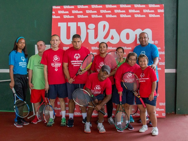 Atletas de las Olimpiadas Especiales en Tenis