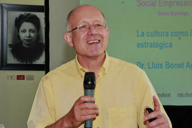 El seminario concluyó  con la conferencia magistral de Lluís Bonet “La cultura como inversión”. En su intervención, Bonet abordó un análisis de valor intrínseco de la cultura,  para diferenciar con los resultados de los estudios de impacto social y económico de la cultura. 