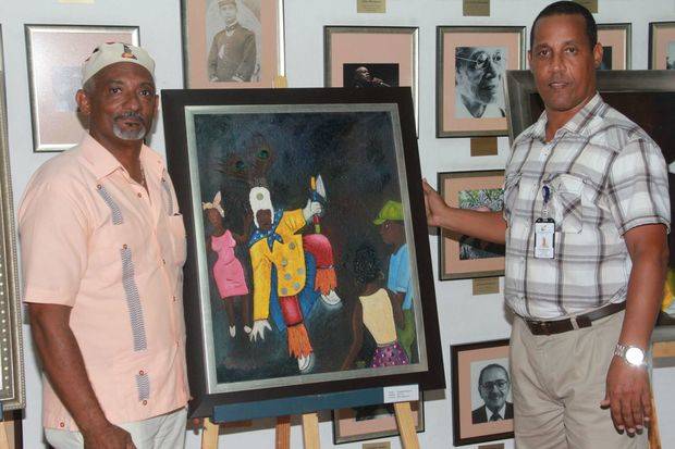 El artista Arismendy Campusano (El Conde) y Reyes Moore, director Nacional de Folklore (DINAFOLK).
 