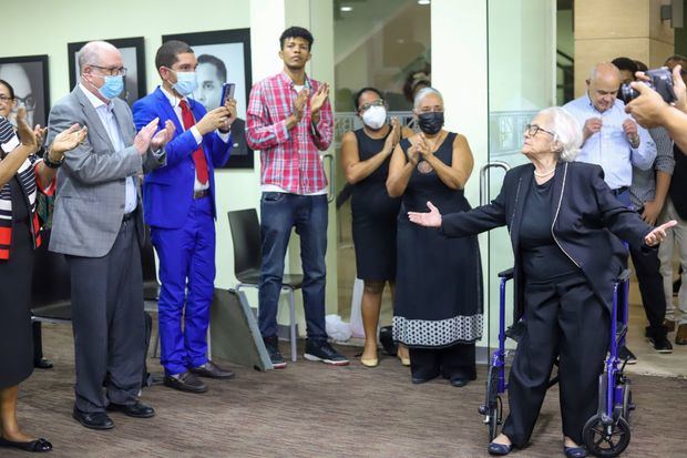 Brunilda Soñé, agradece a  miembros del Comité.