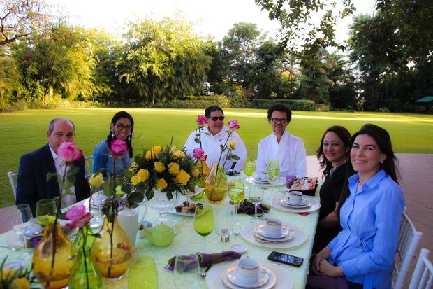 Henry Coradin, Rosa Arredondo, Héctor Báez, Sócrates McKinney, Marypily López y Cinthya Cruz 