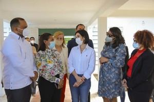 Primera dama supervisa los trabajos de acondicionamiento del hogar de paso para niñas en Jarabacoa