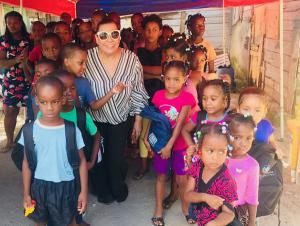 Mirna Pimentel realiza campaña “Que no se Quede un Niño, Sin Mochila”