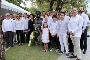 Familia Imbert devela Busto del General Imbert Barrera conmemorando 2do aniversario de muerte 