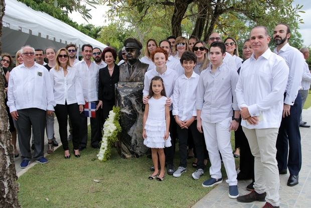 La familia del fallecido General Antonio Imbert Barrera. 