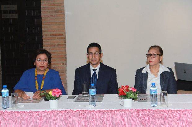 La directora Nacional de Provincias, Altagracia Fernández. el viceministro de Cultura, Juan Morales, y la directora de Formación y Capacitación, Rosa Elena Rodríguez.
