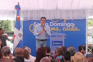 Alcalde Collado inicia trabajos construcción aceras y contenes del barrio Mejoramiento Social