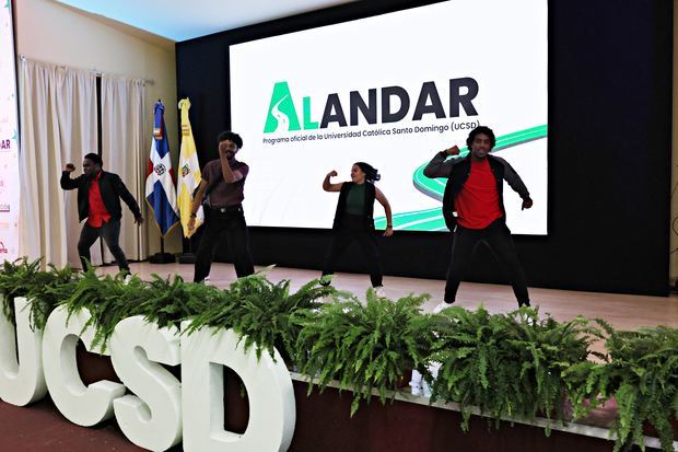 UCSD revoluciona la pantalla con el lanzamiento de Alandar Tv, su programa
audiovisual multicanal.