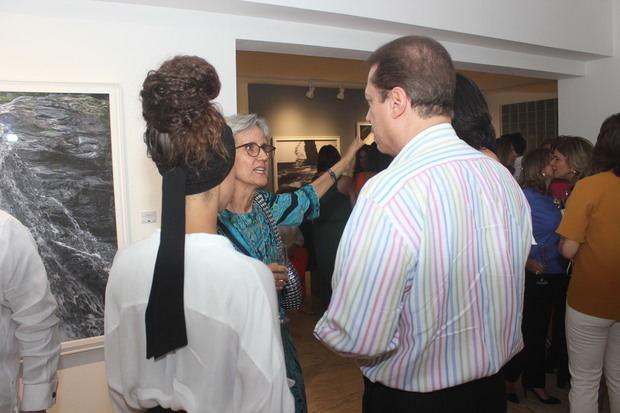 Miriam Calzada presenta su exhibición fotografica “Revelaciones”