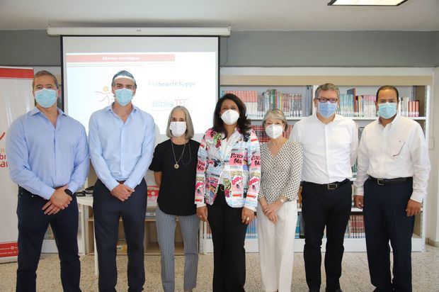 . Carlos Coll, Álvaro Henao, Nelia Barletta , Paula Dista, Elisabeth de Puig,  Andrés Silva, y Robert Gil .