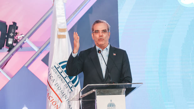 El presidente Luis Abinader afirmó este miércoles durante el lanzamiento del programa 'Mejoramiento de la Educación y Formación Técnico Profesional y en Artes', que la educación es el único camino para el éxito.