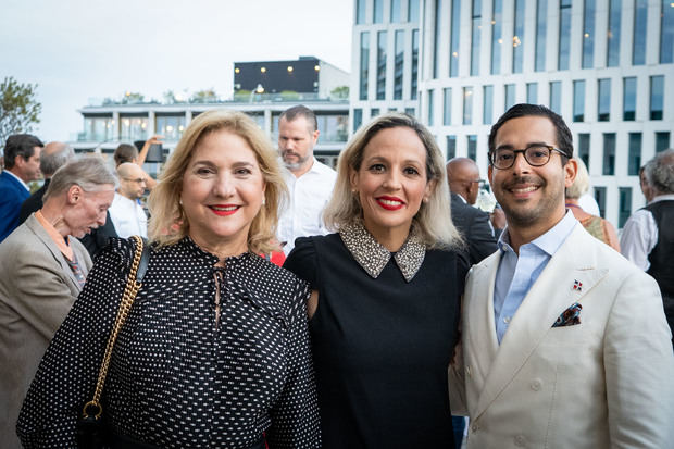 Maité Barnichta, Isabel Puig y Alejandro Linares.