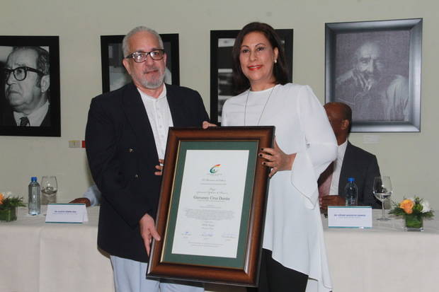 Premio Anual de Cuento José Ramón López fue entregado al escritor Giovanni Cruz Durán, por “Códices en las cortesías de mis libros”.