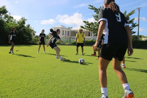 Clínica deportiva dictada por Valderrama