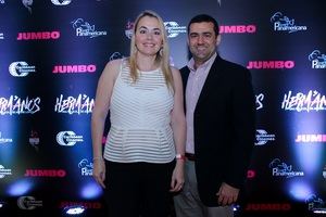 Jumbo realiza gala premier de película “Hermanos”
