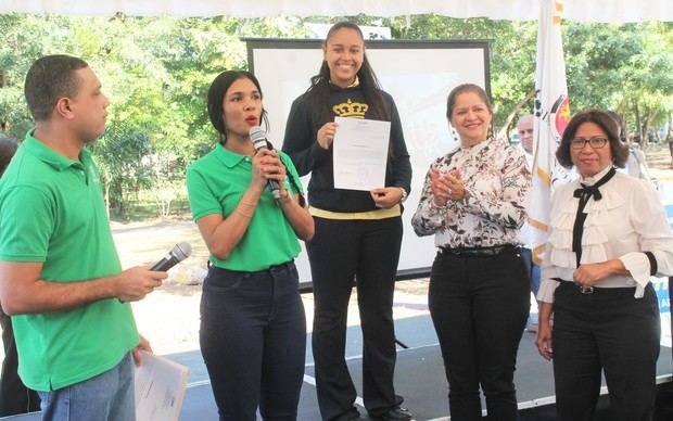 Dirección de Gestión Ambiental entregó los pergaminos de reconocimiento.