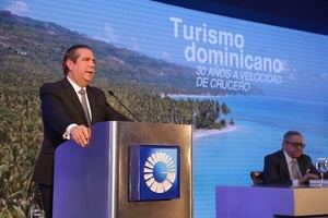 El ministro de Turismo Francisco, Francisco Javier García, saludó la iniciativa del Banco Popular Dominicano y reconoció la importancia del libro y el video como instrumentos promocionales que se unen a las estrategias de comunicación nacional e internacional del ministerio.