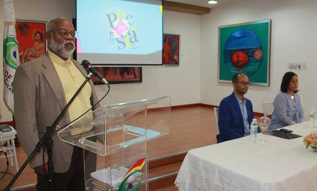 Alexis Gómez Rosa, director  general del Libro y la Lectura dijo que el Festival Internacional de Poesía se reintegra en la política cultural que viene impulsando el ministro de Cultura Pedro Vergés.