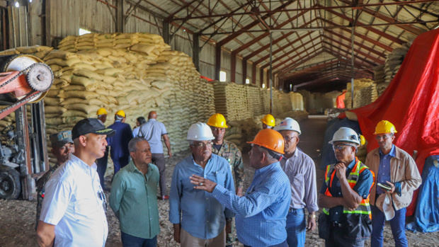 Bienes Nacionales y CEA llevan ayudas sociales a San Pedro.