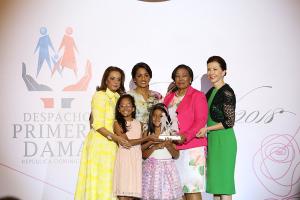 Primera Dama entrega Premio Madre Ejemplar 2018 a 32 mujeres