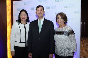 Vielka Guzman, Roberto Herrera y  Mara Urbaneja.