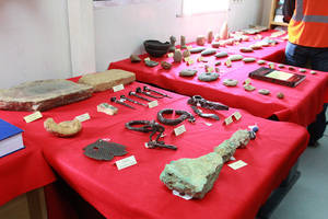 Barrick Pueblo Viejo muestra hallazgos arqueológicos al ministro de Cultura