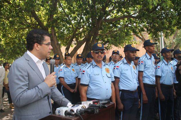 Alcaldía del DN coloca 60 policías municipales para eliminar vertederos improvisados 