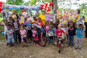 Fudonide realiza tradicional entrega de juguetes en Villa Mella