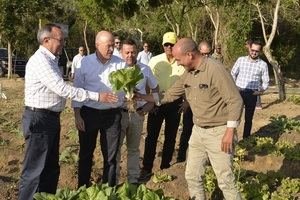 Ministro de Medio Ambiente inicia su gestión por el Jardín Botánico de Santiago