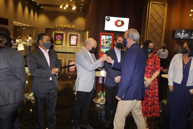 Visita del presidente Luis Abinader a Caribbean Cinemas