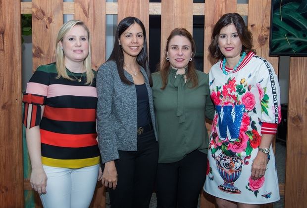 Mónica Cuadra, Massiel Menéndez, Ana Isabel Cuadra y Ivette Noel de Cuadra. 