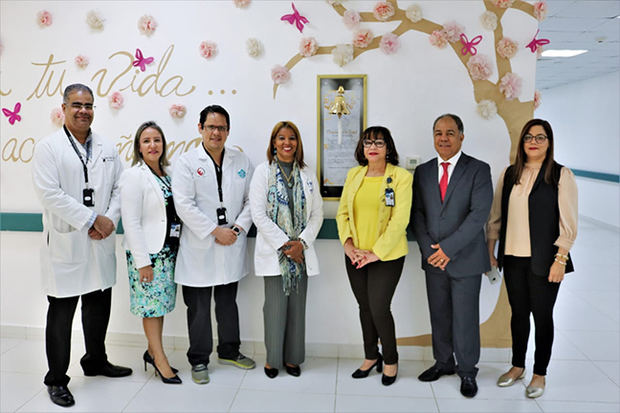 Miembros del Instituto Nacional del Cáncer Rosa Emilia Sánchez Pérez de Tavares (INCART).