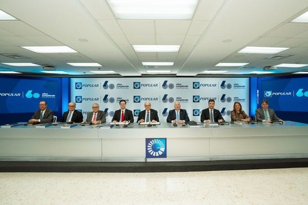 Miembros del Consejo de Administración del Banco Popular
Dominicano durante la asamblea de accionistas. Desde la izquierda, los señores José Armando
Bermúdez, Álex Pimentel M., Marcial Najri, Manuel Alejandro Grullón Hernández, Marino D.
Espinal, Andrés E. Bobadilla, Christopher Paniagua, Cynthia Vega y Práxedes J. Castillo Báez.