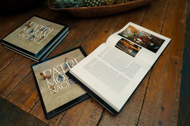 Ejemplares del libro “Patrimonio nacional. Joyas dominicanas de la cultura y la
naturaleza”.