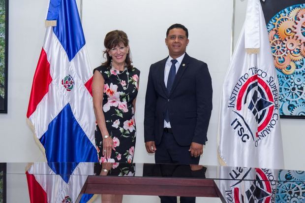 Señora Embajadora de EEUU en la Rep. Dom Robin S. Berntein y Milton Reyes, Rector ITSC.