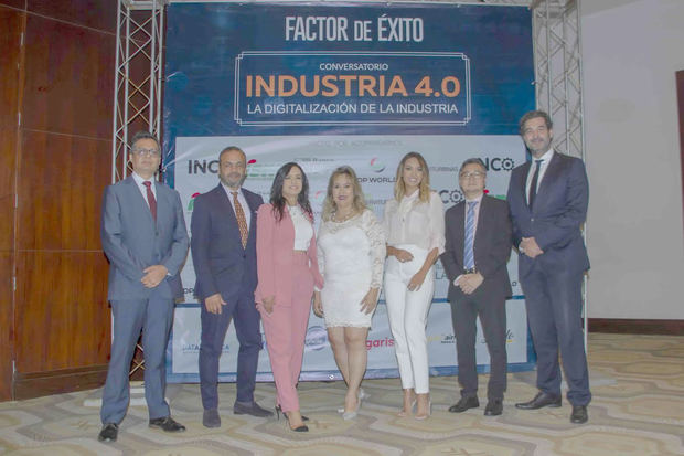 Joe Nilson Zegarra Galvez, Gerente Corporativo TI de Industria San Miguel; Héctor Rolo, CEO Factor de Éxito; Isabel Cristina Rolo Figueroa, directora ejecutiva Factor de Éxito; Arianna Rolo Figueroa, directora de Mercadeo Factor de Éxito; Mite Nishio, Director de Innovación de GCS International; Armand Toonen, VP B2B y Negocios Internacionales de Altice.