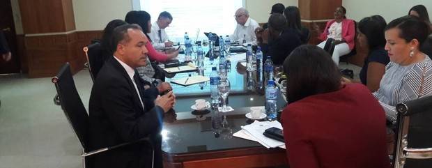 encuentro celebrado entre técnicos del MICM encabezados por el Viceministro Alberty Canela y del sector privado para abordar los detalles del proyecto.