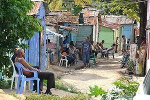 El 20 % de los dominicanos más pobres tiene déficit de 41,844 pesos al año