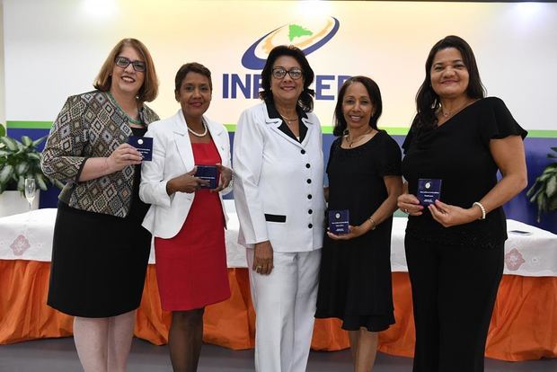 Rayza Pichardo, Juana Canela, Maura Corporán, María Abreu y Claudia Jérez.