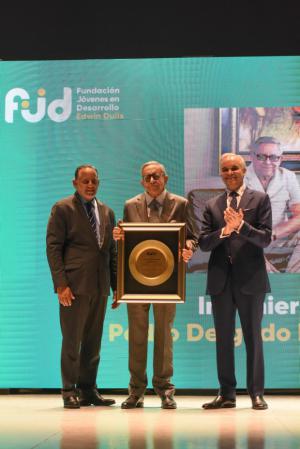 Fundación Jóvenes en Desarrollo premia la excelencia en ingeniería y arquitectura